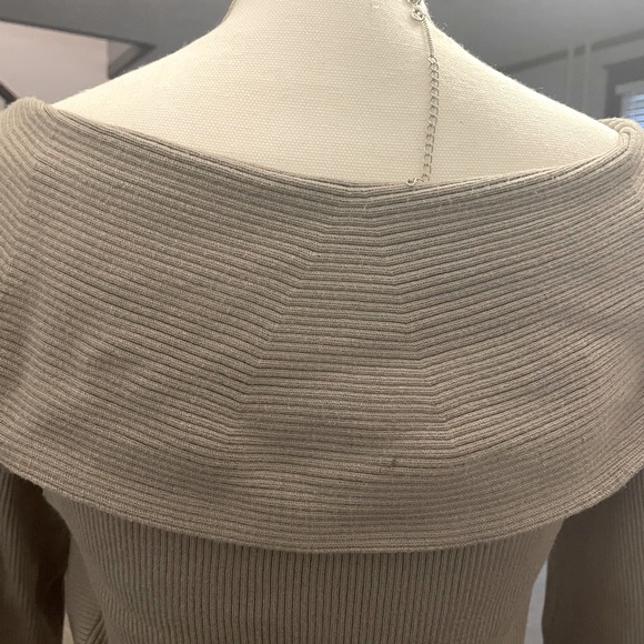 Over the Shoulder Grey Sweater - Picture 3 of 3